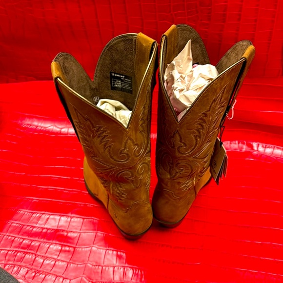 Ariat Brown Heeled Boots with Embroidered Design - Picture 6 of 12